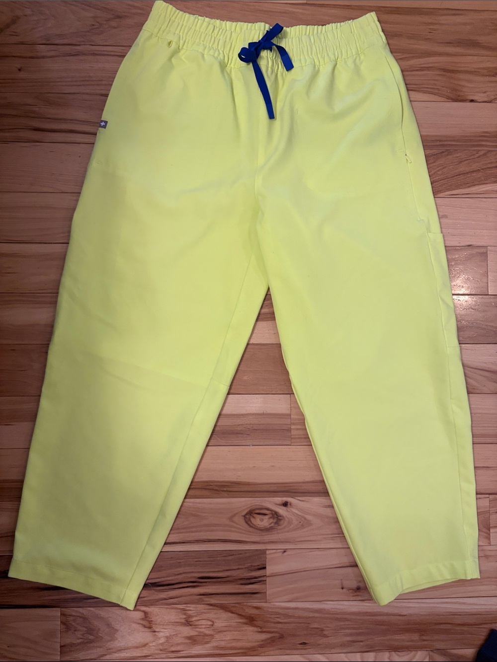 Figs Neon Yellow Scrub Set with Blue Drawstring (large) - Picture 7 of 10